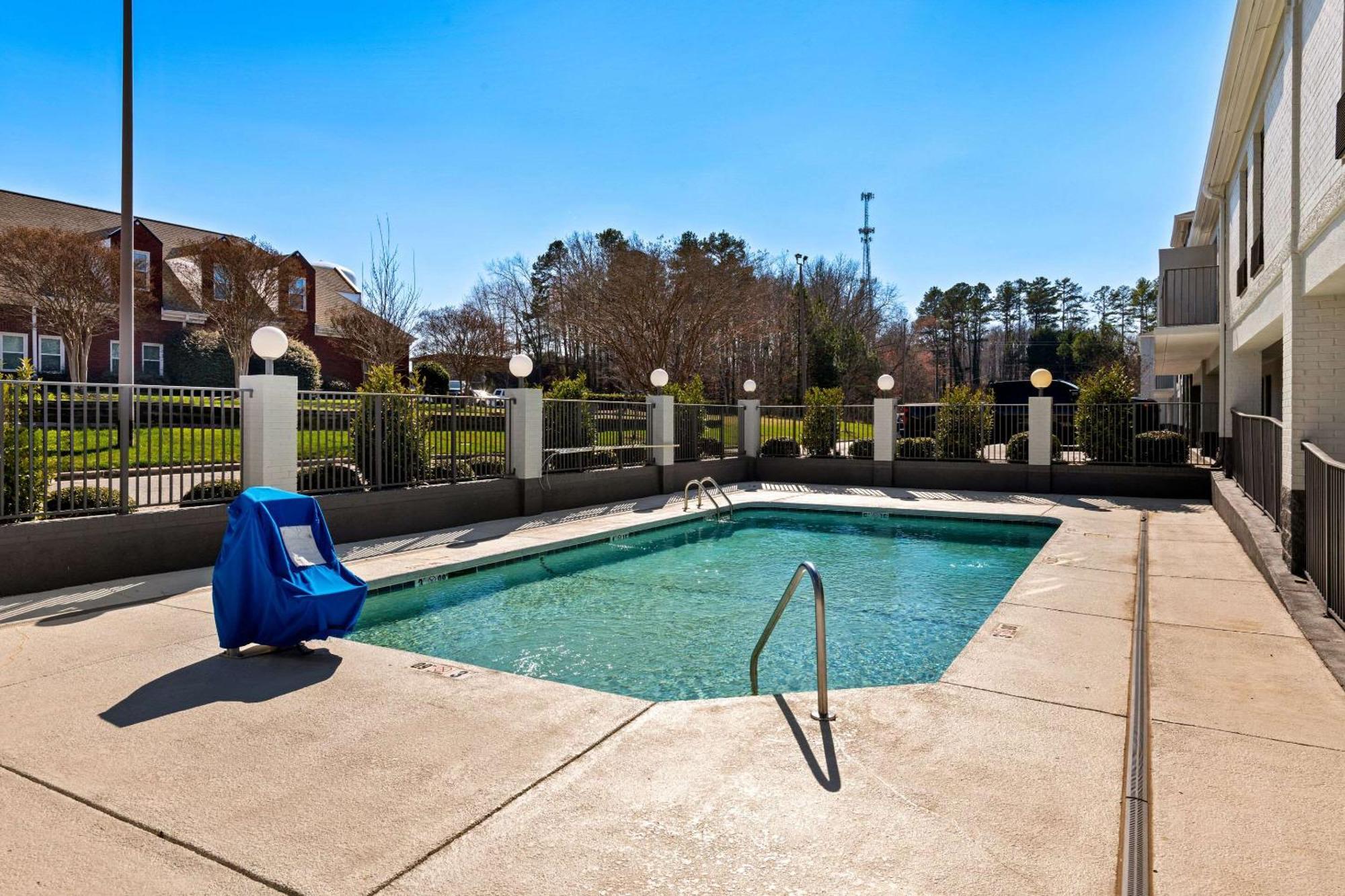 Quality Inn & Suites Matthews - Charlotte Exterior photo